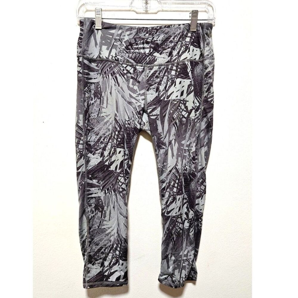 Athleta Transcend Capri Leggings Greyscale Palm Print M